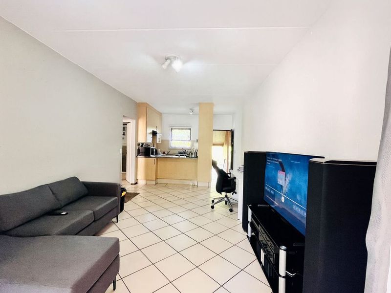Apartment For Sale in Lonehill - Photo 5