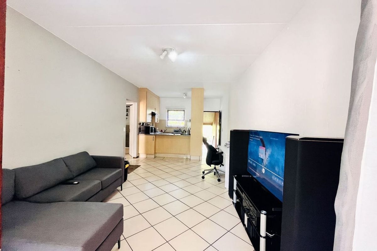 Apartment For Sale in Lonehill - Photo 5