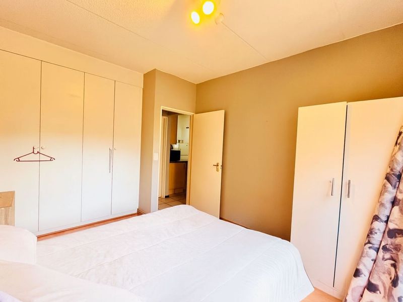 Apartment For Sale in Lonehill - Photo 9