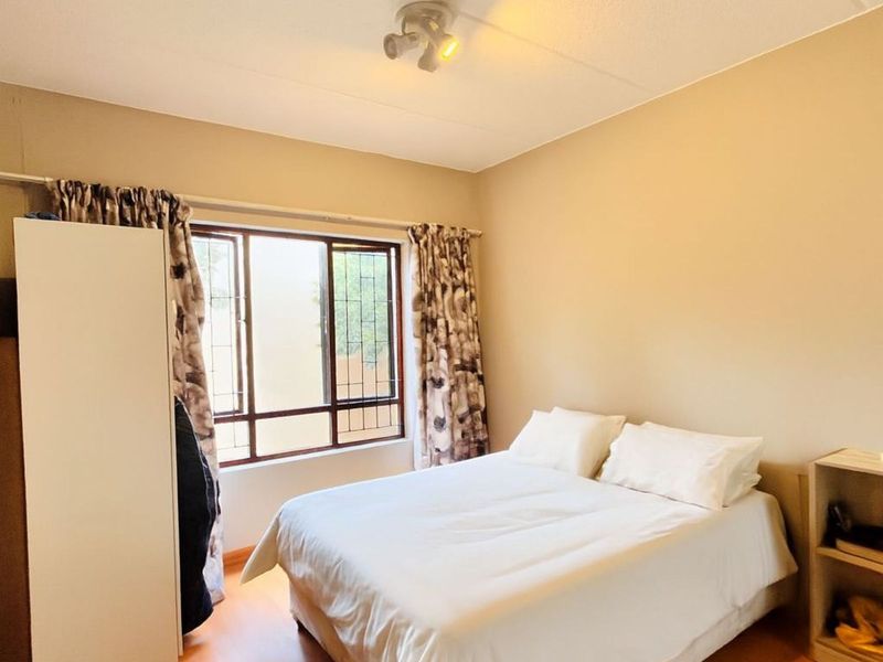 Apartment For Sale in Lonehill - Photo 8