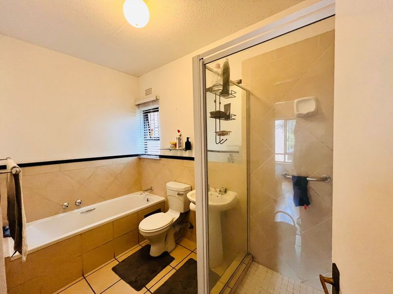 Apartment For Sale in Lonehill - Photo 7