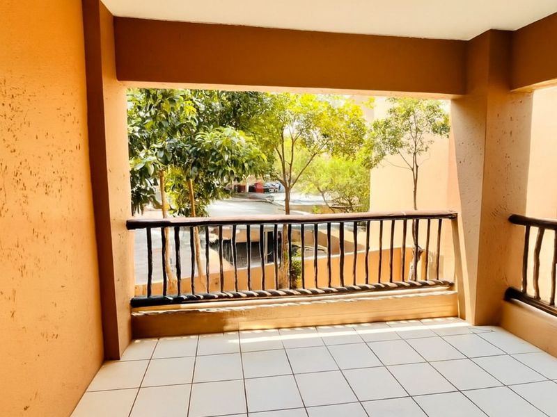 Apartment For Sale in Lonehill - Photo 6