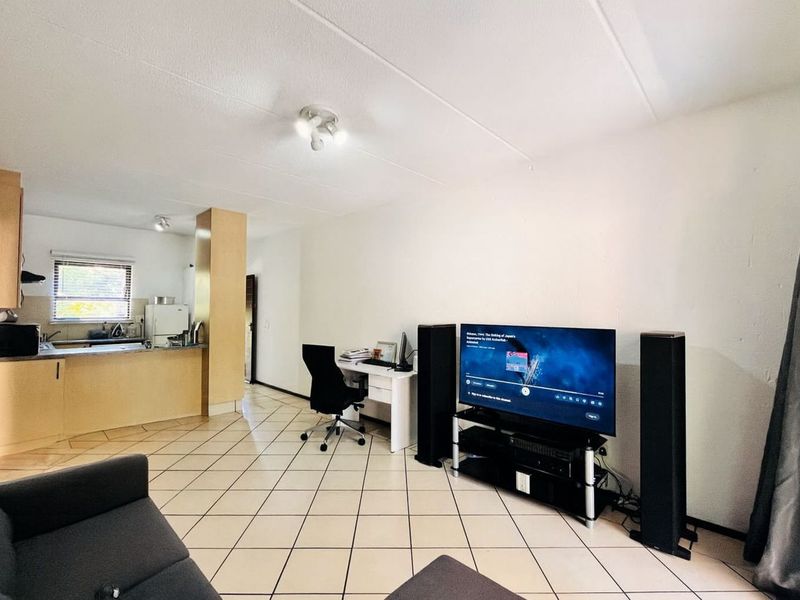 Apartment For Sale in Lonehill - Photo 3