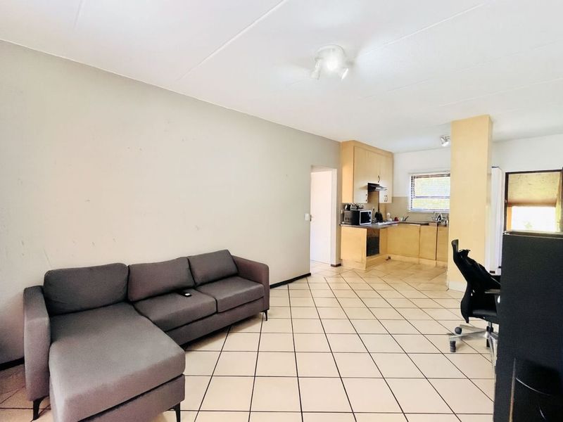 Apartment For Sale in Lonehill - Photo 4