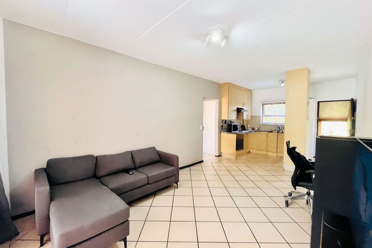 Apartment For Sale in Lonehill - Photo 4