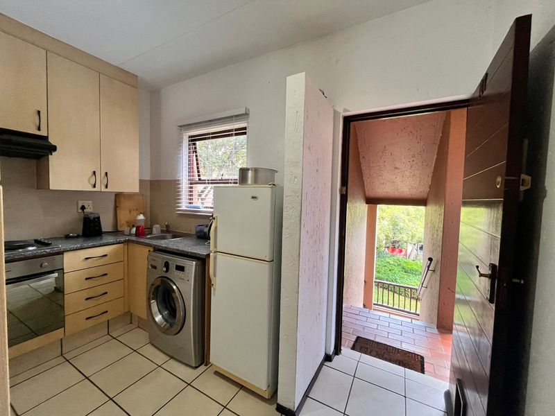 Apartment For Sale in Lonehill - Photo 2