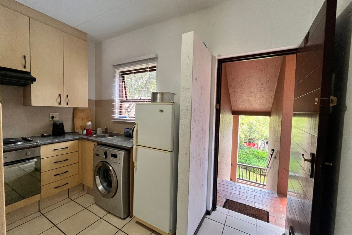 Apartment For Sale in Lonehill - Photo 2