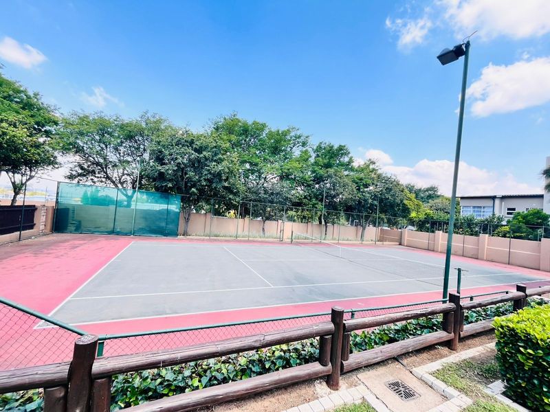 Apartment For Sale in Lonehill - Photo 10