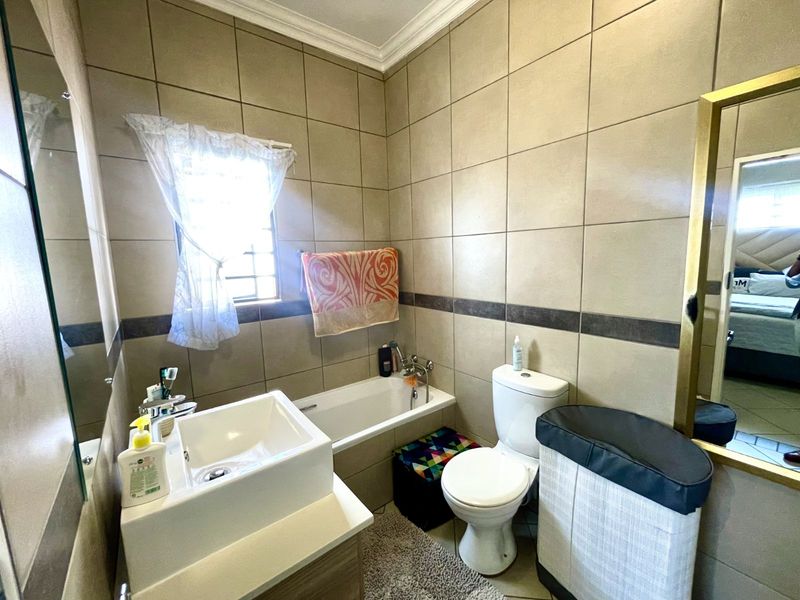 House For Sale in Monavoni - Photo 8