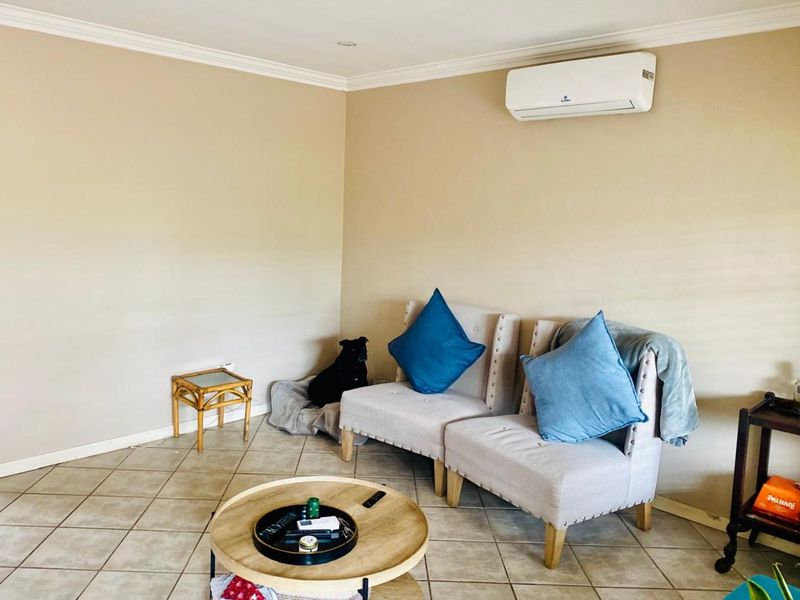 Townhouse To Rent in Faerie Glen - Photo 6