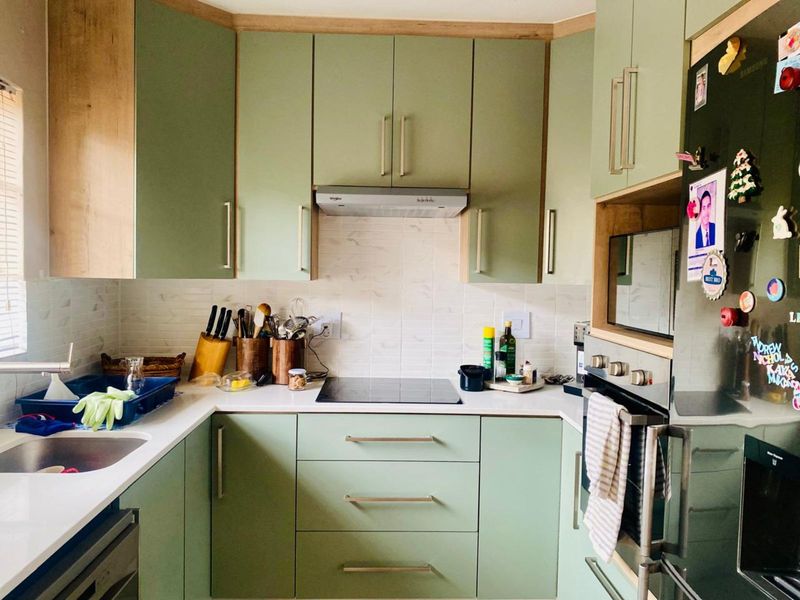 Townhouse To Rent in Faerie Glen - Photo 10