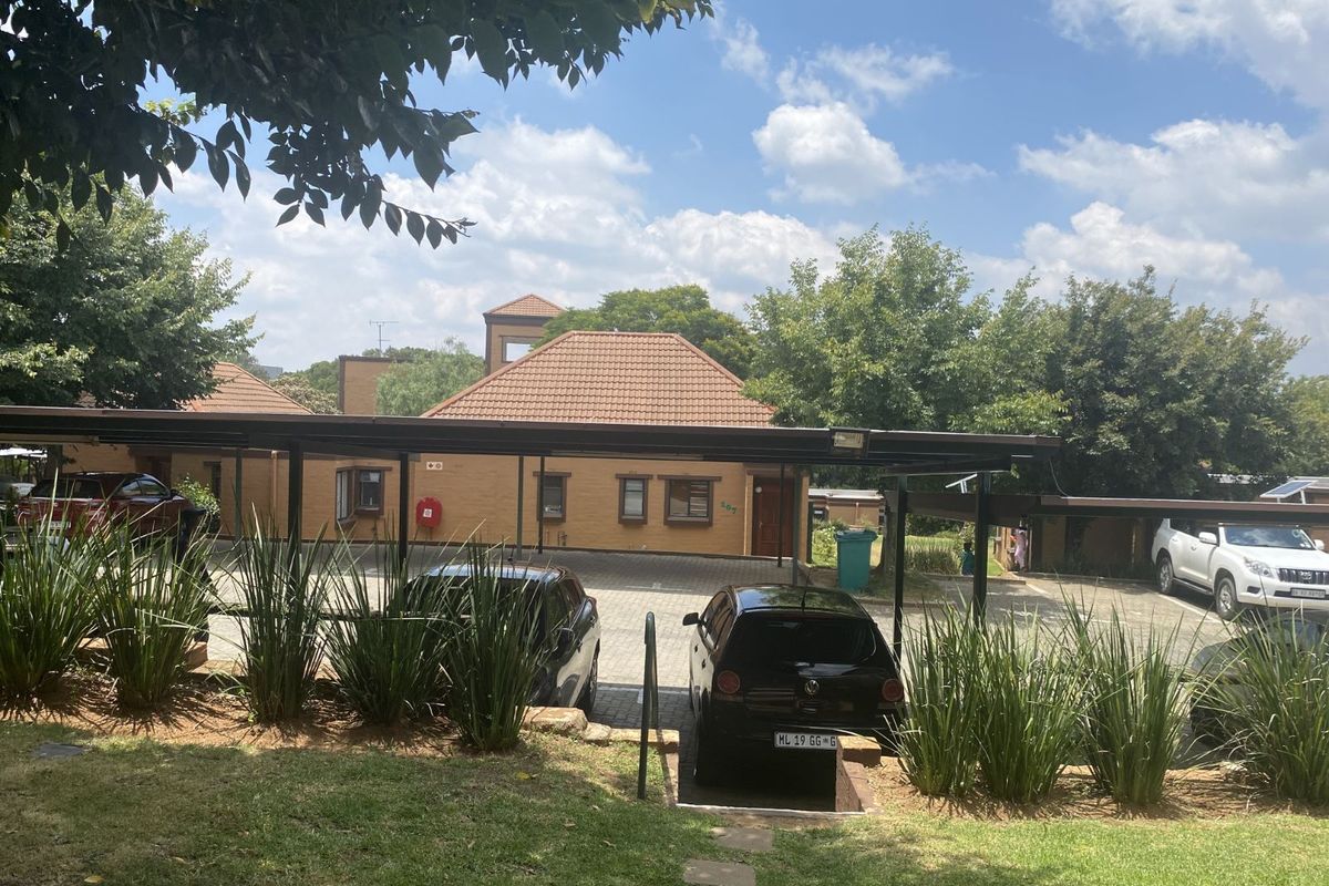 Apartment For Sale in Sundowner - Photo 3