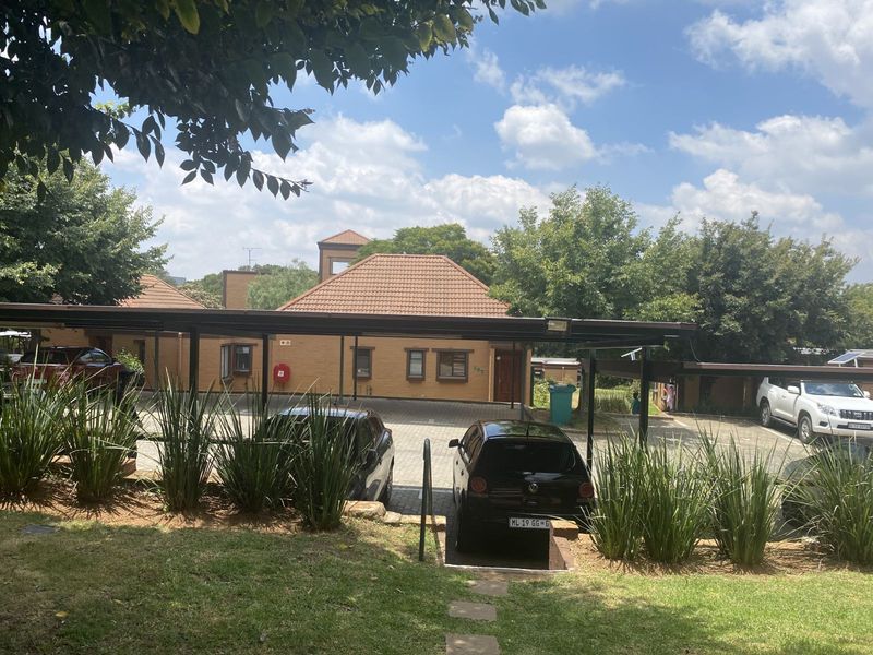 Apartment For Sale in Sundowner - Photo 3