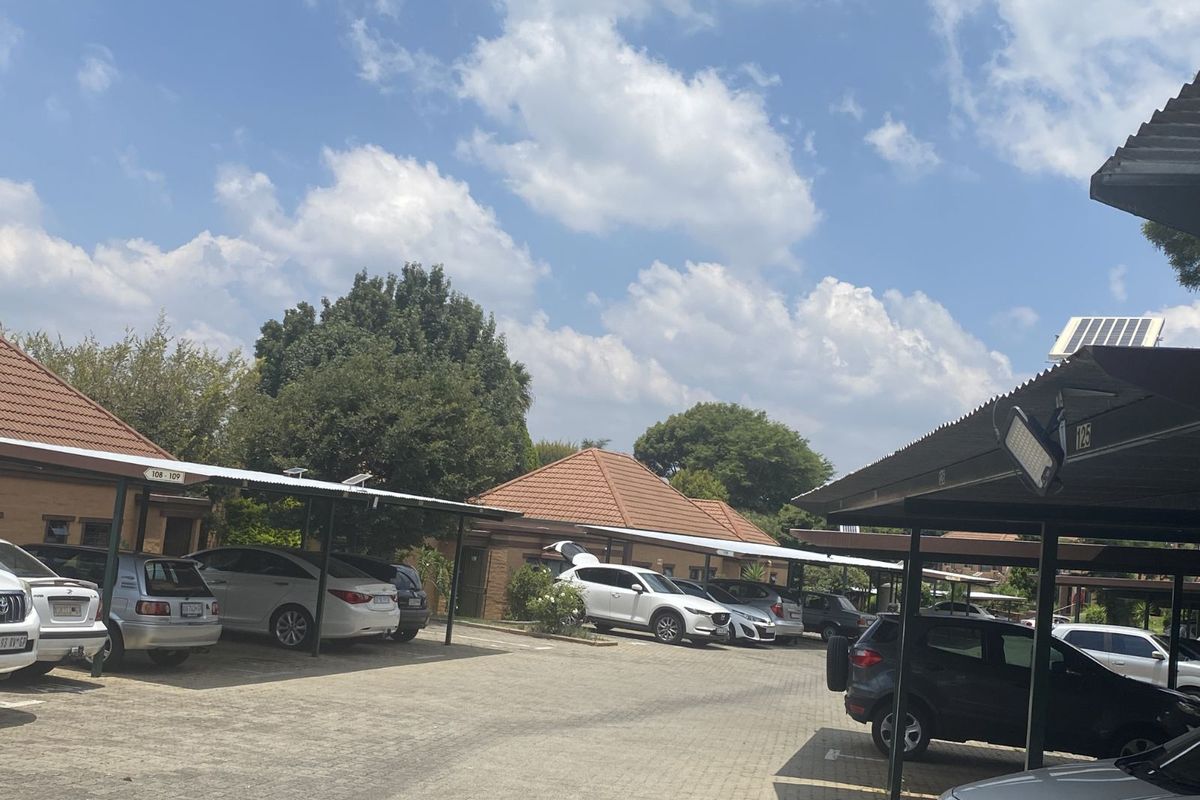 Apartment For Sale in Sundowner - Photo 2