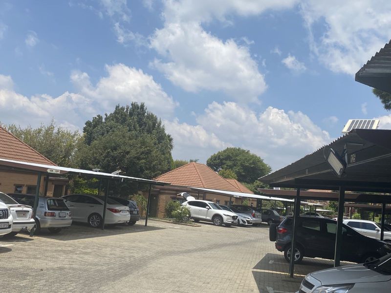 Apartment For Sale in Sundowner - Photo 2