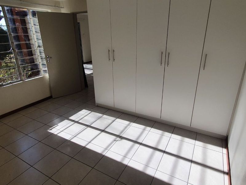 Apartment For Sale in Sundowner - Photo 8