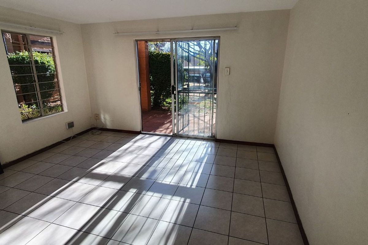 Apartment For Sale in Sundowner - Photo 5