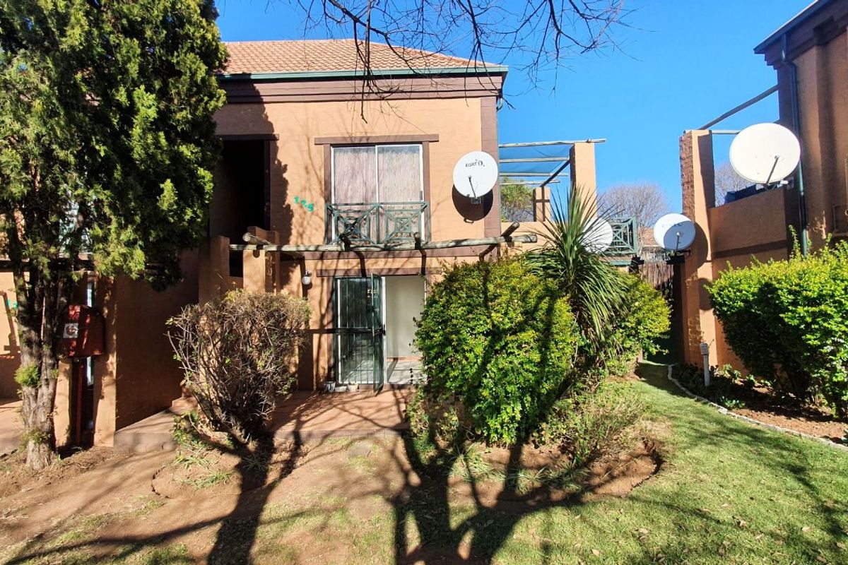 Apartment For Sale in Sundowner - Photo 4