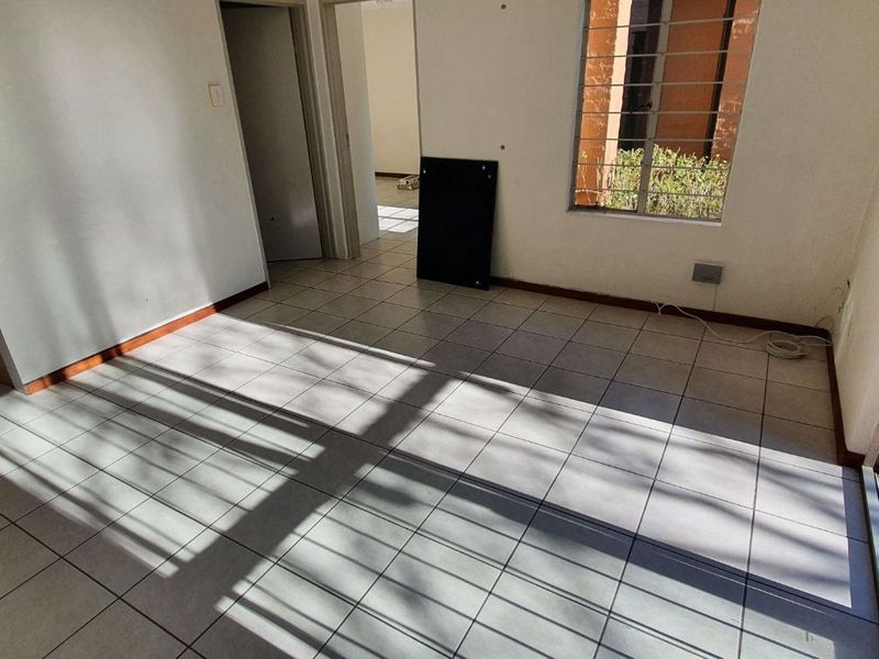 Apartment For Sale in Sundowner - Photo 6