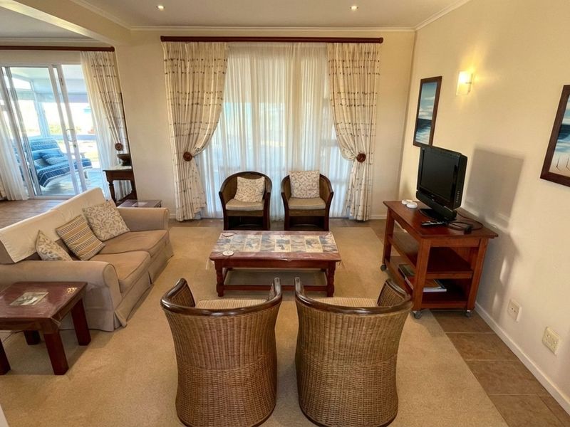 House For Sale in Pinnacle Point Golf Estate - Photo 2