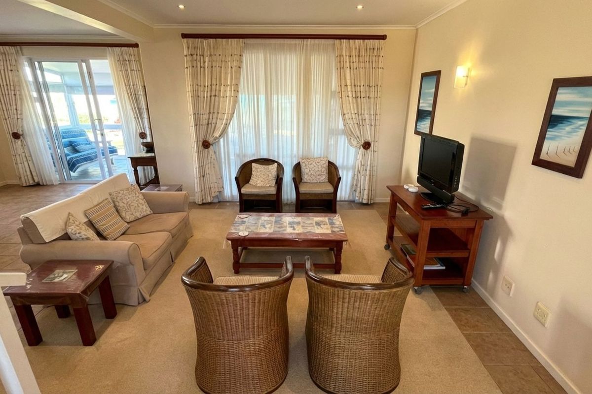 House For Sale in Pinnacle Point Golf Estate - Photo 2