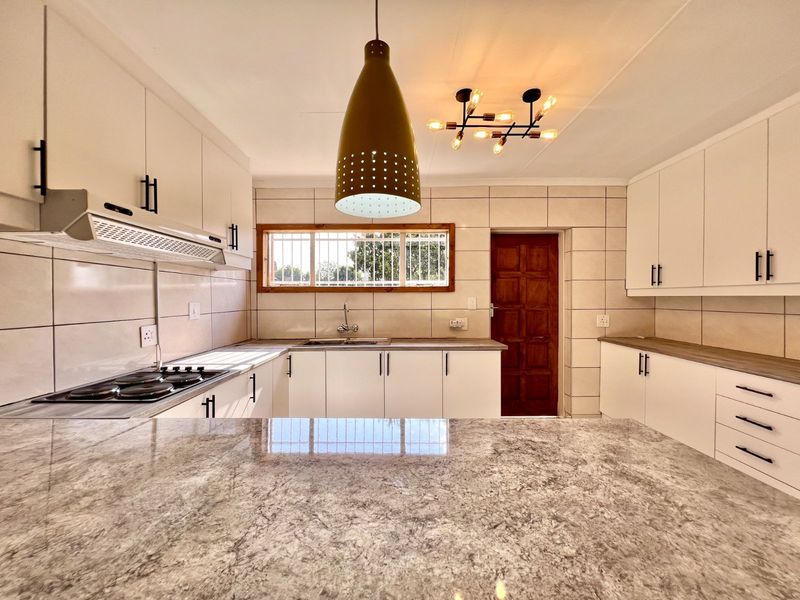 House For Sale in Nederlandpark - Photo 3