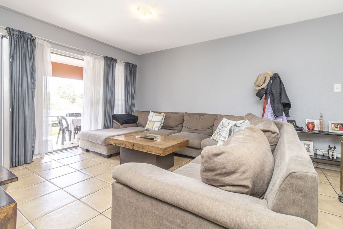 Apartment For Sale in Laser Park - Photo 2