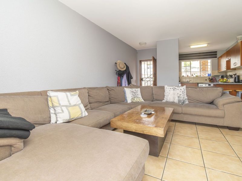 Apartment For Sale in Laser Park - Photo 3