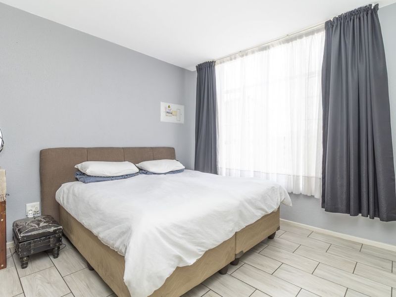 Apartment For Sale in Laser Park - Photo 9