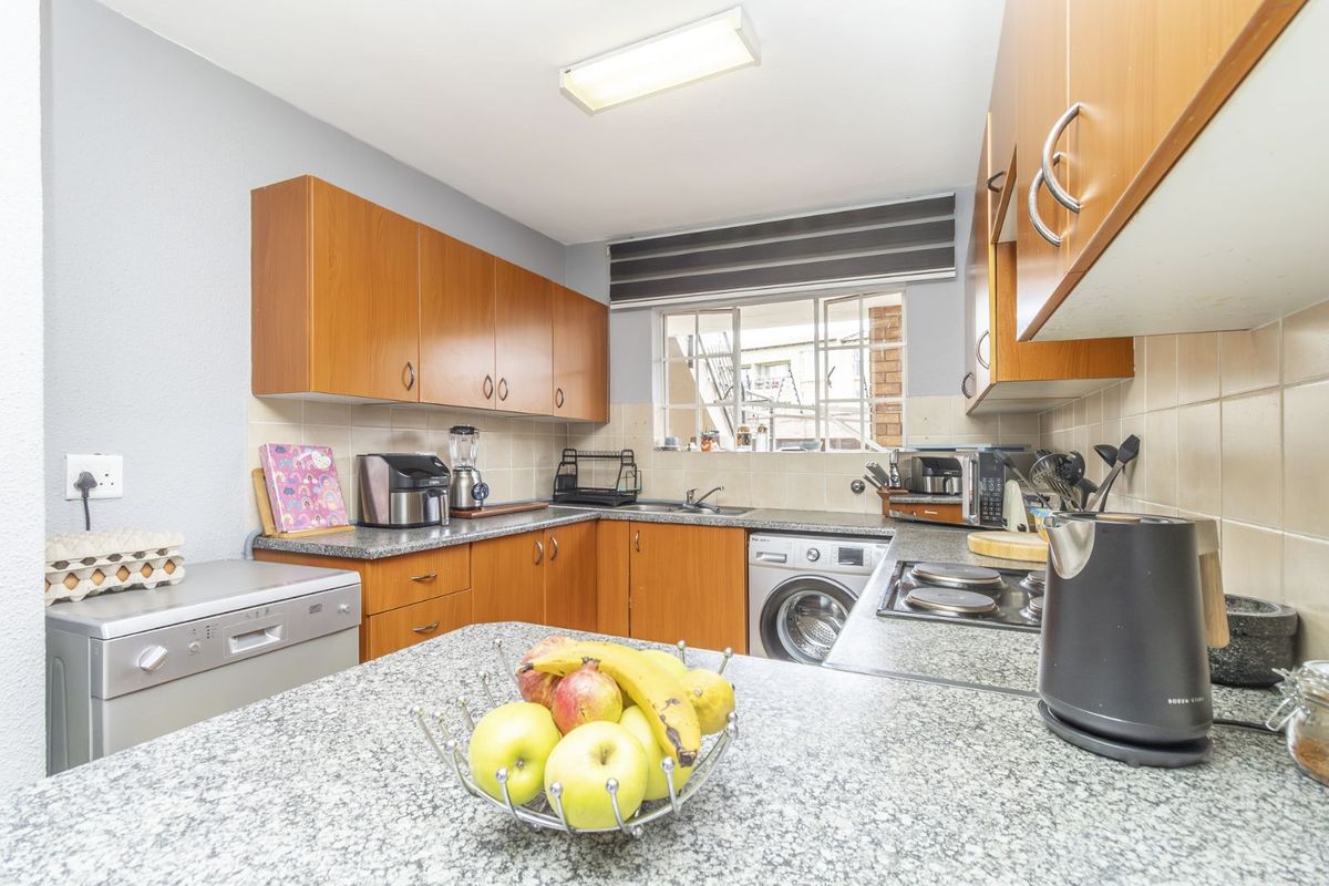 Apartment For Sale in Laser Park - Photo 5