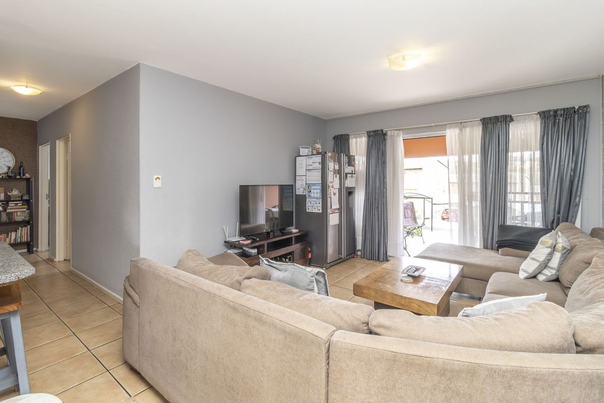 Apartment For Sale in Laser Park - Photo 4