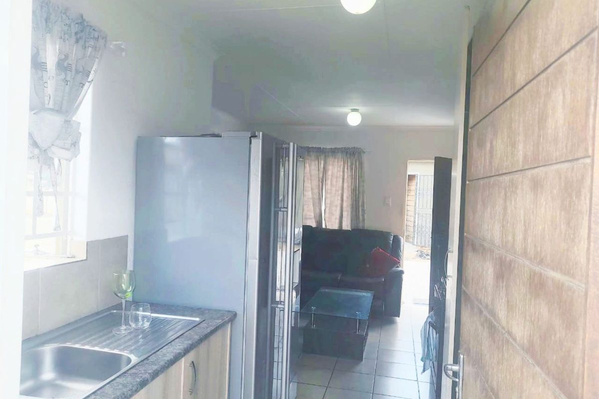 House For Sale in Savanna City - Photo 2