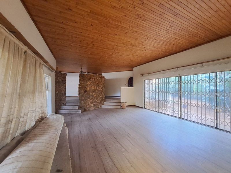 House For Sale in Faerie Glen - Photo 10