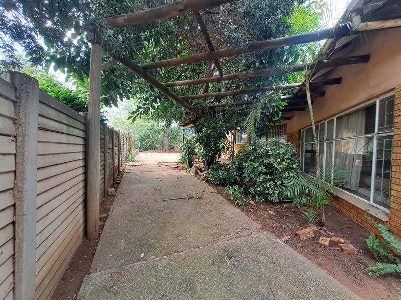 House For Sale in Faerie Glen - Photo 8