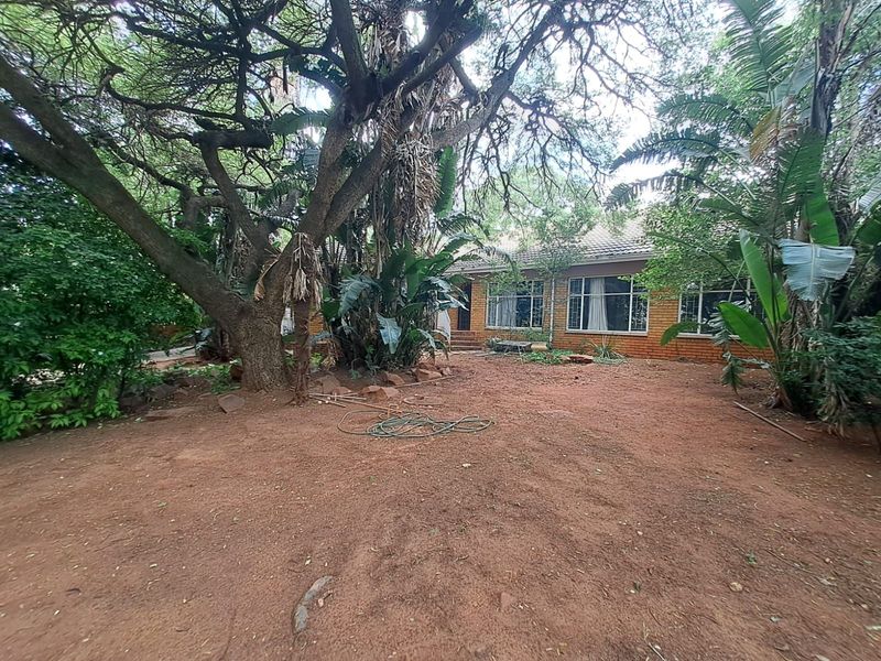 House For Sale in Faerie Glen - Photo 2