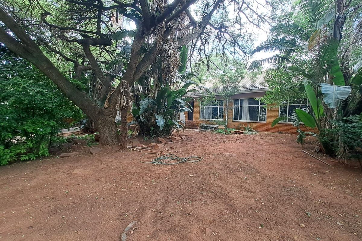 House For Sale in Faerie Glen - Photo 2