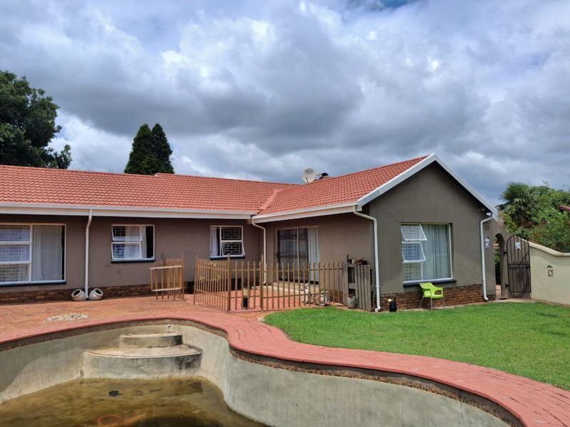 House For Sale in Norkem Park - Photo 2