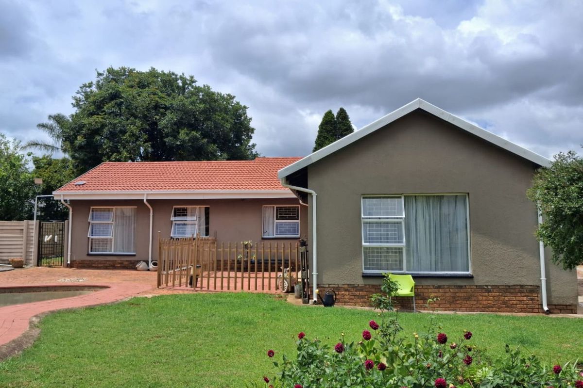 House For Sale in Norkem Park - Photo 4