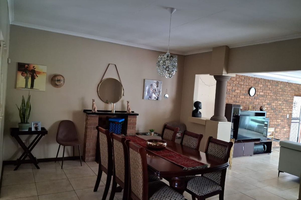 House For Sale in Norkem Park - Photo 3