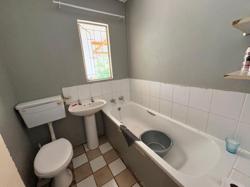 House For Sale in Roodepan - Photo 9