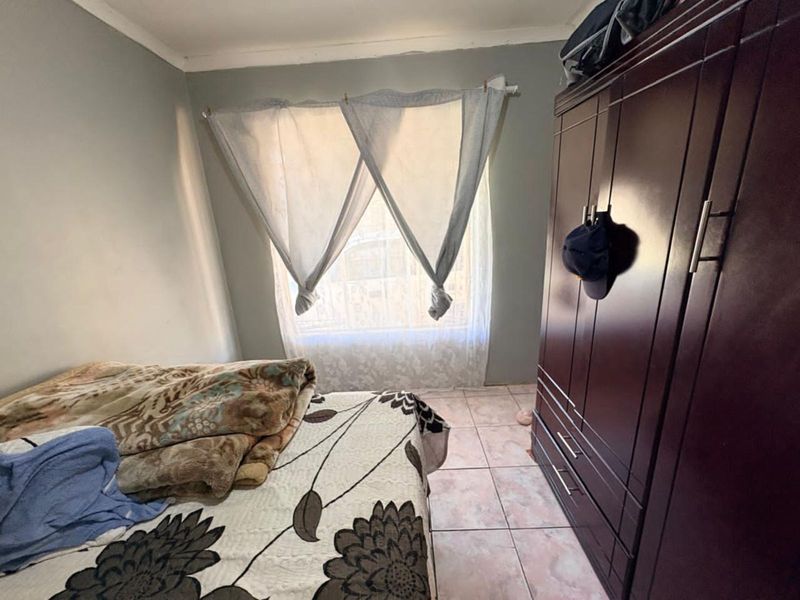 House For Sale in Roodepan - Photo 8