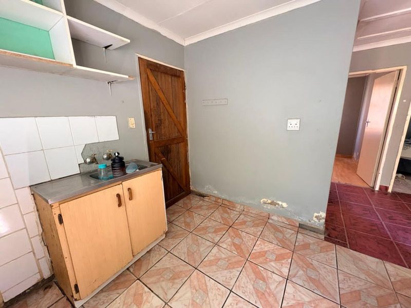 House For Sale in Roodepan - Photo 6