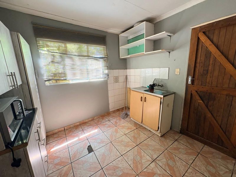 House For Sale in Roodepan - Photo 4