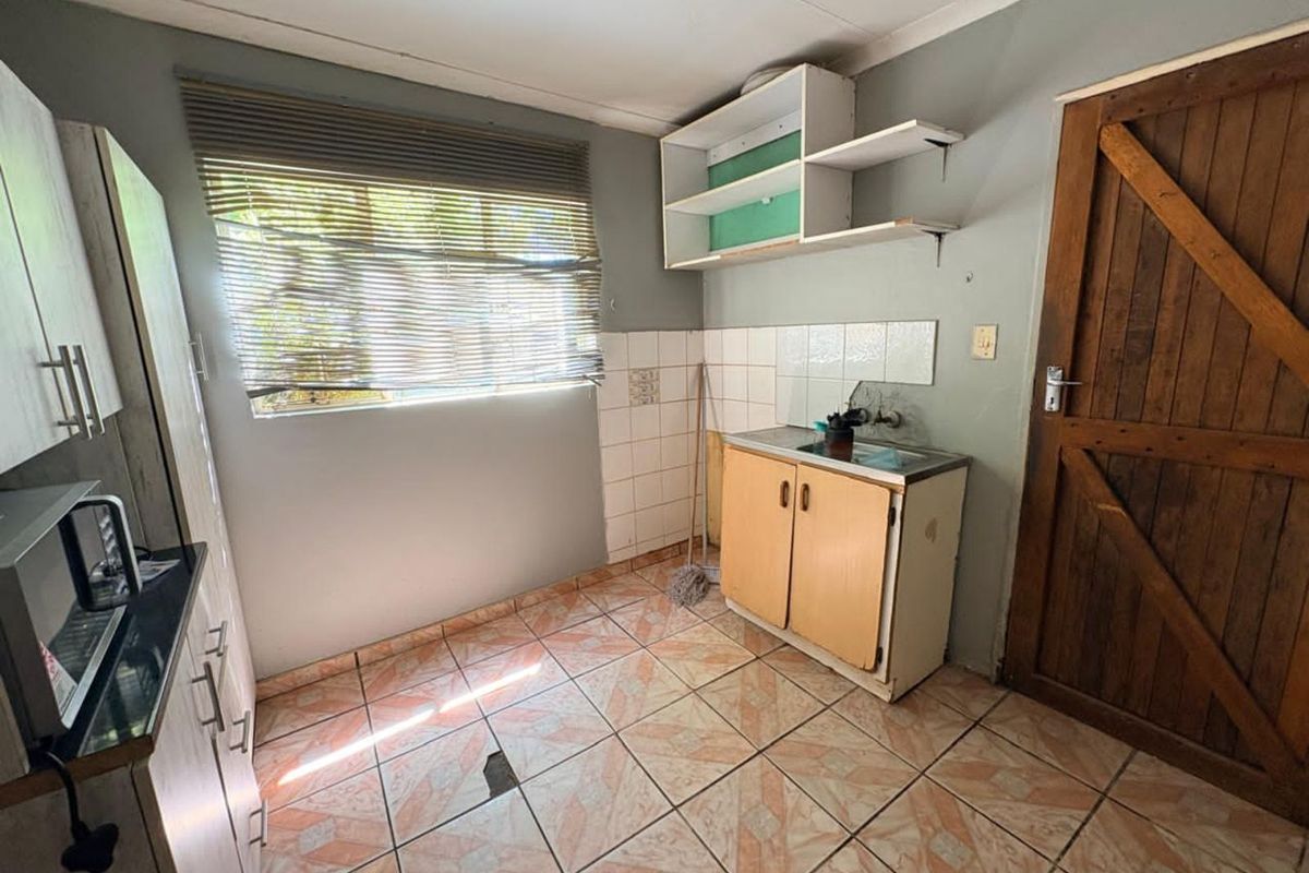 House For Sale in Roodepan - Photo 4