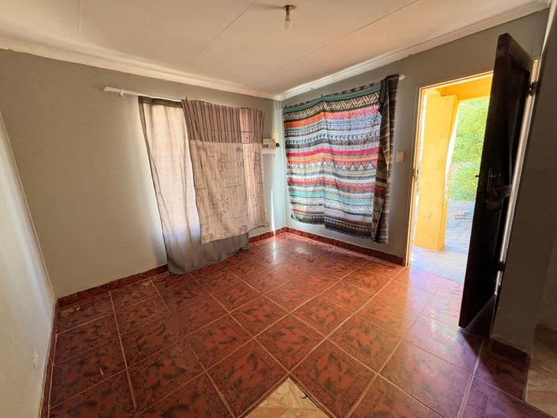 House For Sale in Roodepan - Photo 3