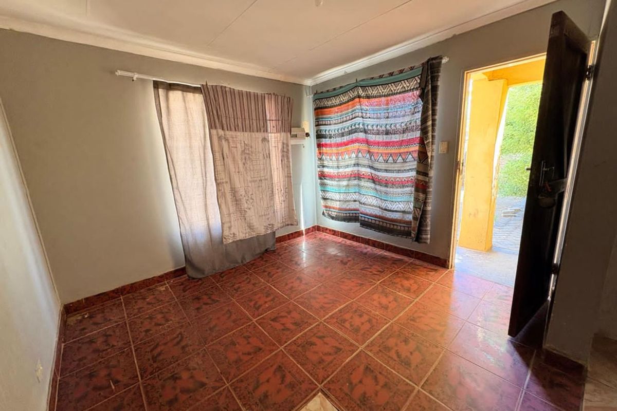 House For Sale in Roodepan - Photo 3