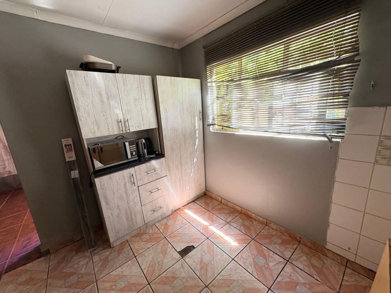 House For Sale in Roodepan - Photo 5