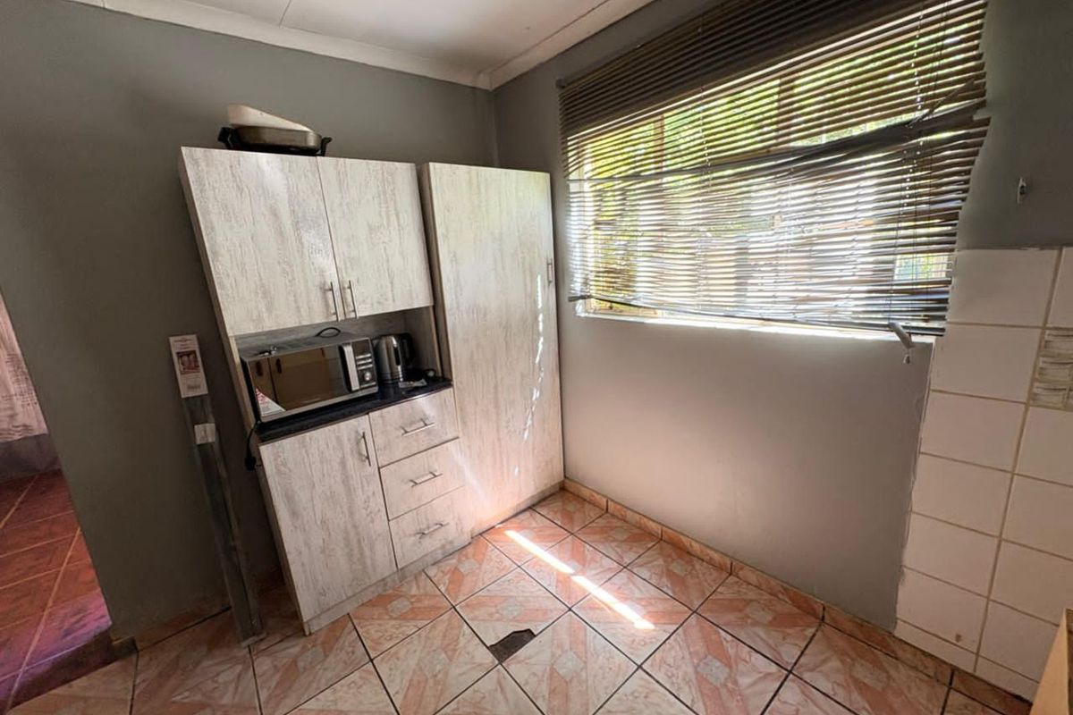 House For Sale in Roodepan - Photo 5