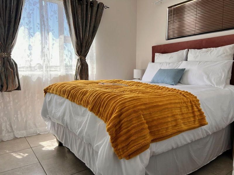 House For Sale in Stratford Green - Photo 3