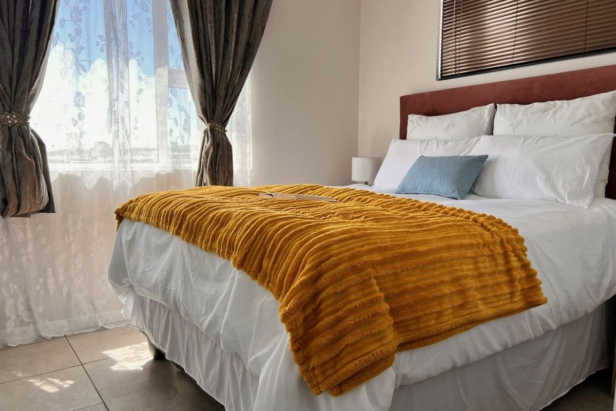 House For Sale in Stratford Green - Photo 3